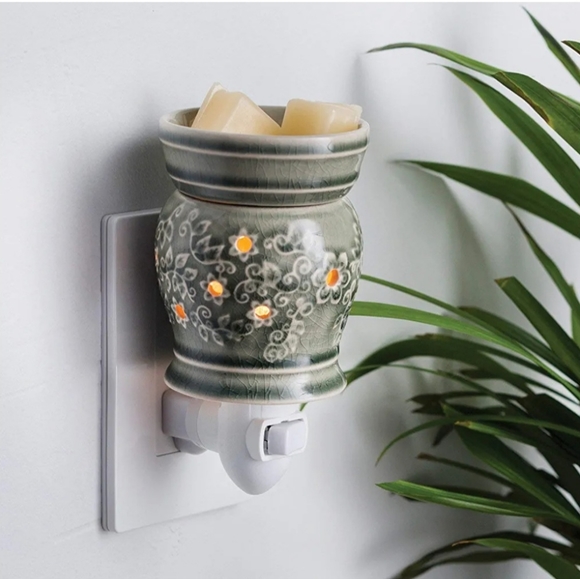 Candle Warmers Other - NIB Candle Warmers Plug In Scent Warmer